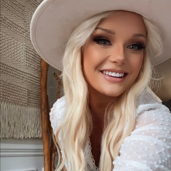 Meet your Posher, Sarah - Picture 2 of 6